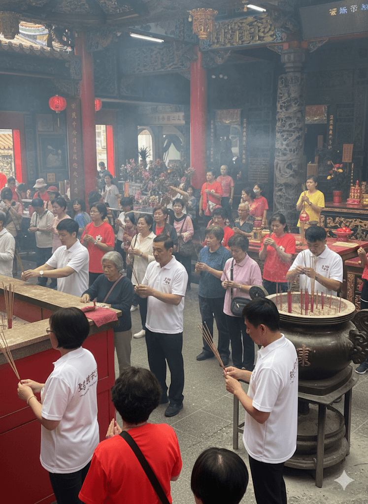 大湖聖顯宮 × 團體POLO：把「敬天祈福 × 井然有序」穿在第一眼